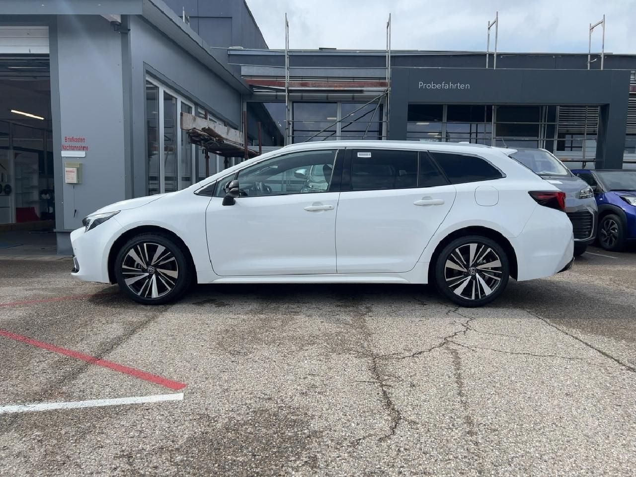 Fahrzeugabbildung Toyota Corolla TS 2,0 Hybrid Teamplayer + Technik-Paket