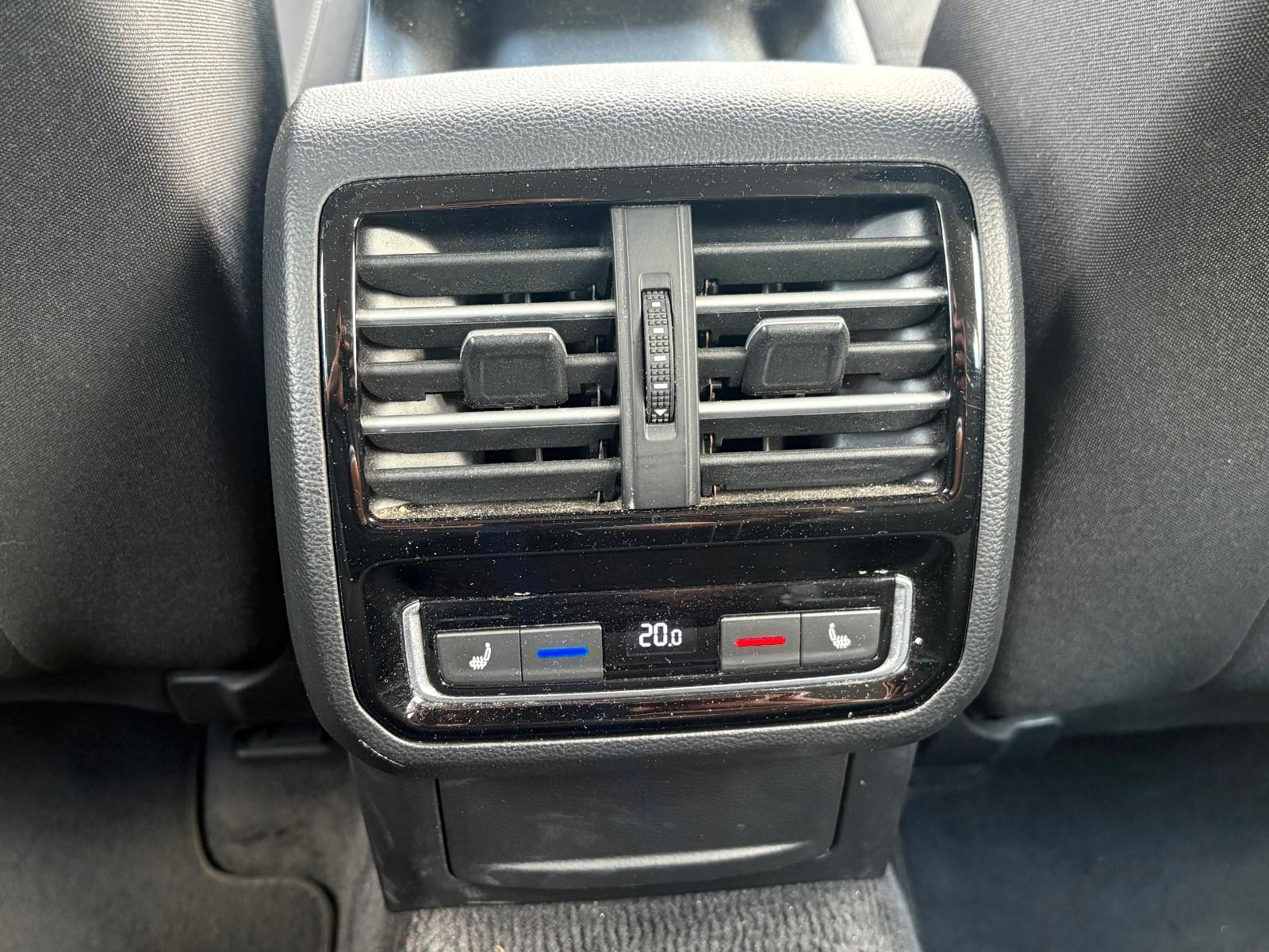 Volkswagen Passat Variant 2.0 TDI DSG Navi ACC SPORTSITZE