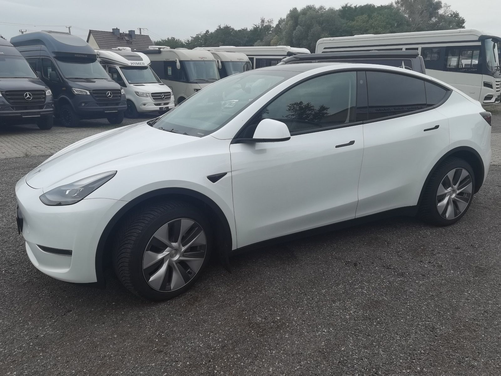 Fahrzeugabbildung Tesla Model Y Long Range Dual Motor Modell 2023