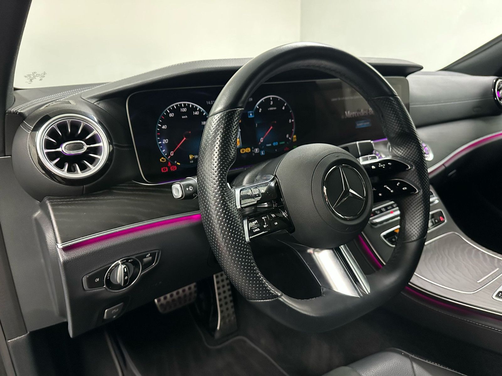 Fahrzeugabbildung Mercedes-Benz CLS 300 d 4MATIC AMG-LINE*NIGHT*KAMERA*AMBILI*