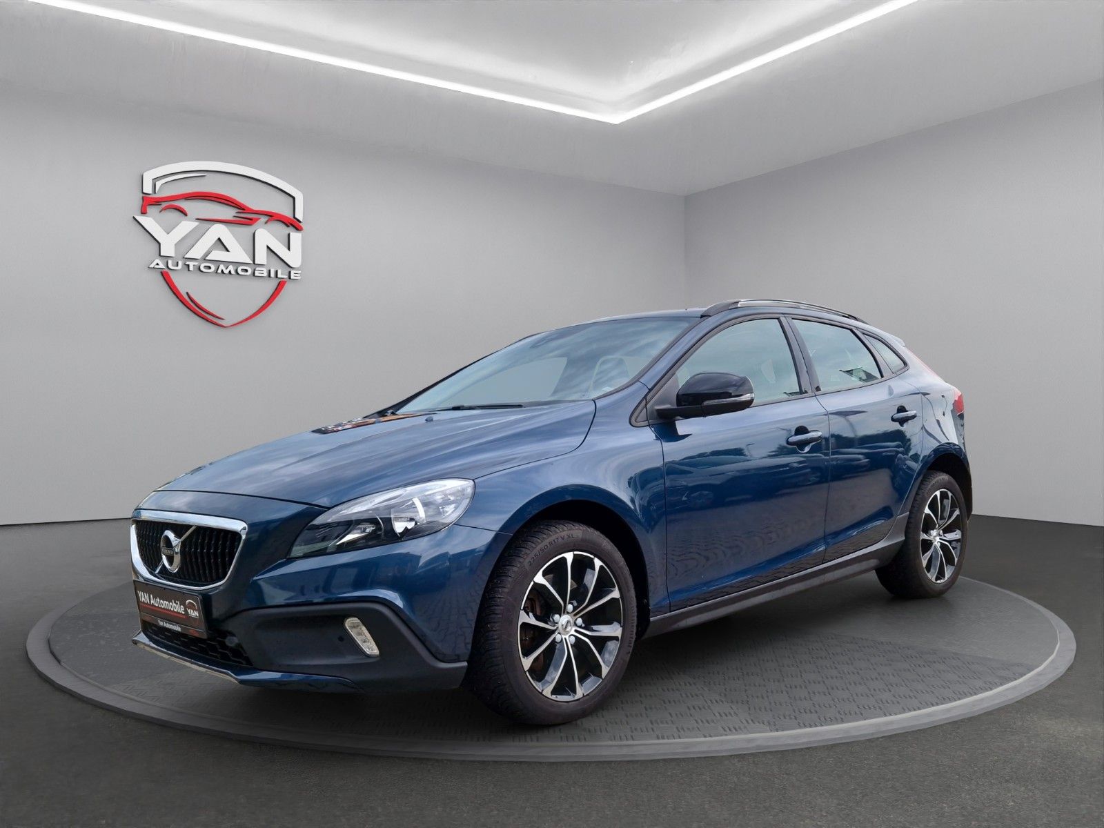 VOLVO V40 CC