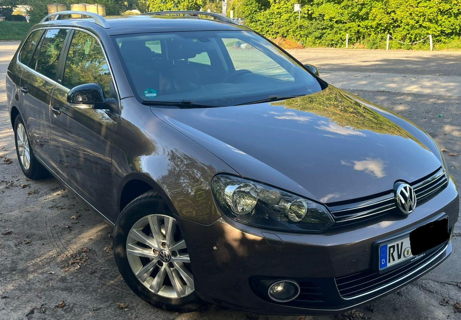 Volkswagen Golf 2012 — rear view