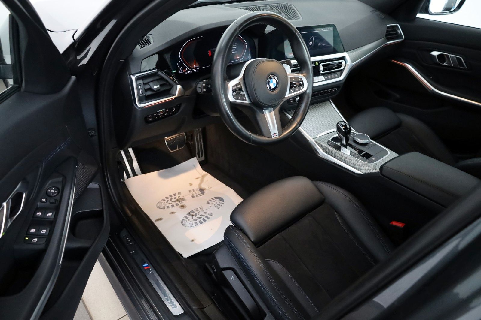 Fahrzeugabbildung BMW 330 d Lim. M Sport, T.Leder, Navi, LED, SH, SD