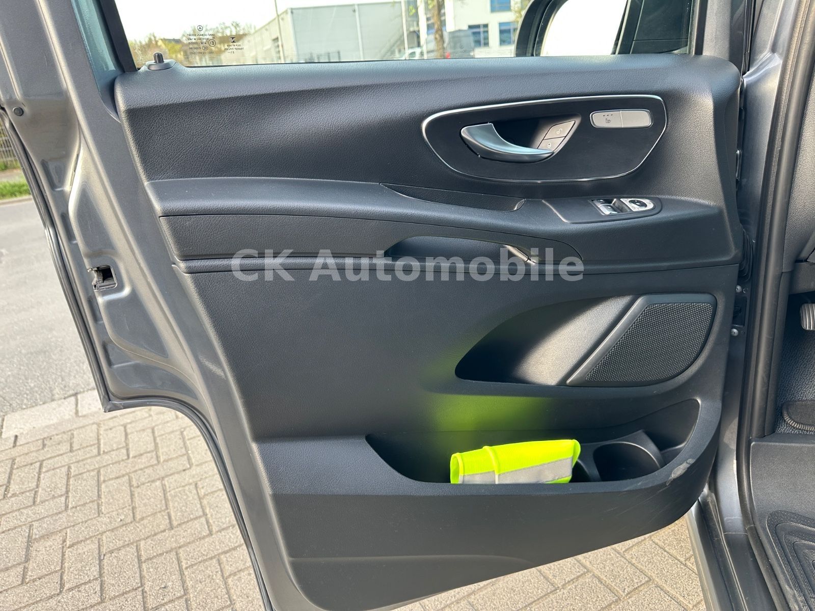 Fahrzeugabbildung Mercedes-Benz Vito 124 Mixto 4x4 lang/5Sitze/Navi/LED/Kam./AHK