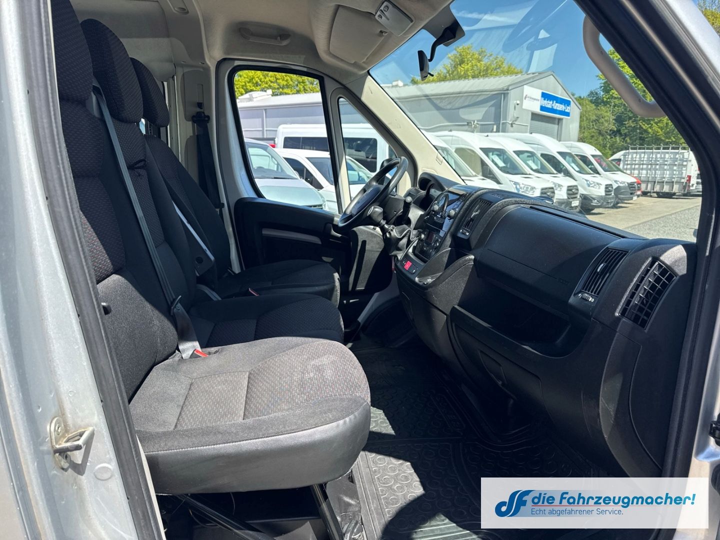 Fahrzeugabbildung Peugeot Boxer Kasten 330 L1H1 Pro BlueHDi 140 Stop&Start