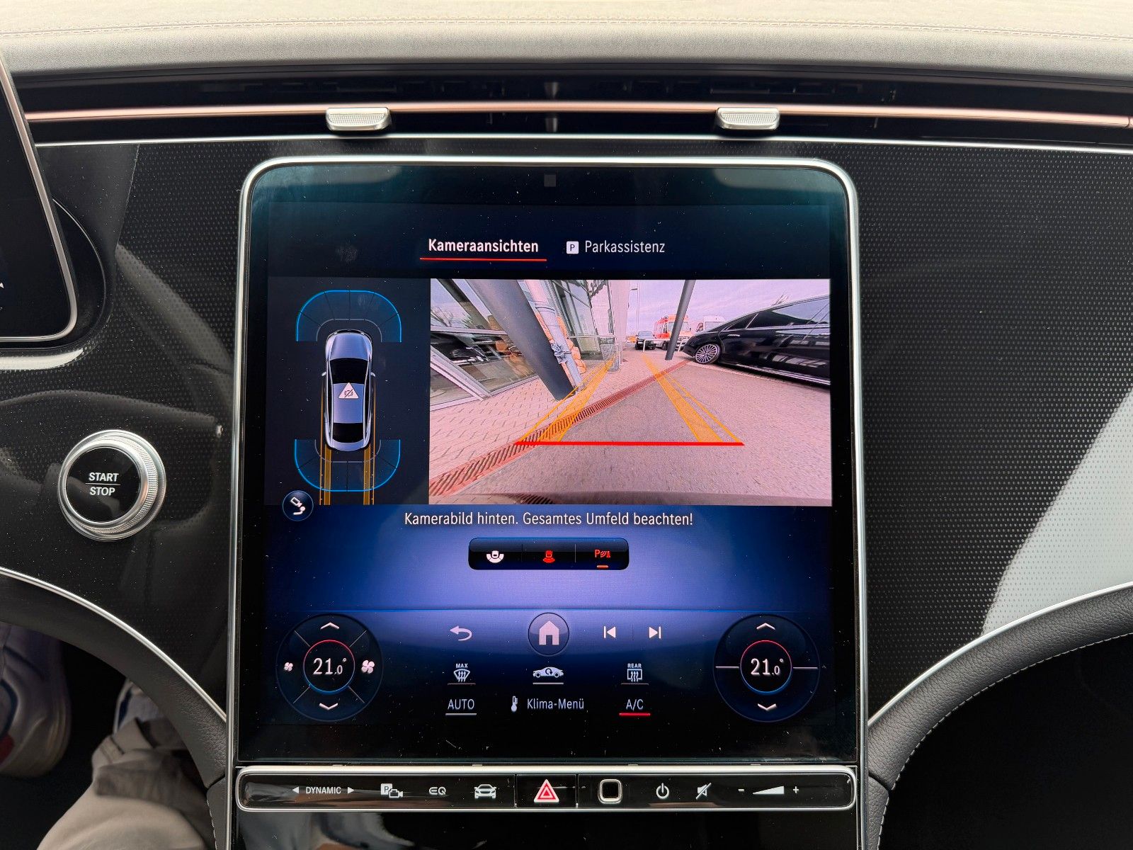 Fahrzeugabbildung Mercedes-Benz EQE 300 Avantgarde+AHK+RFK+Ambiente+HaLenkung