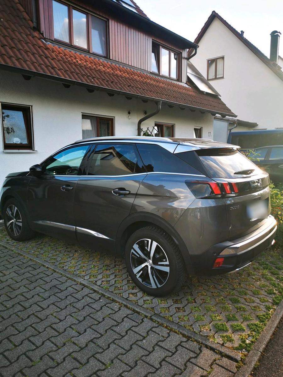 Peugeot e-3008