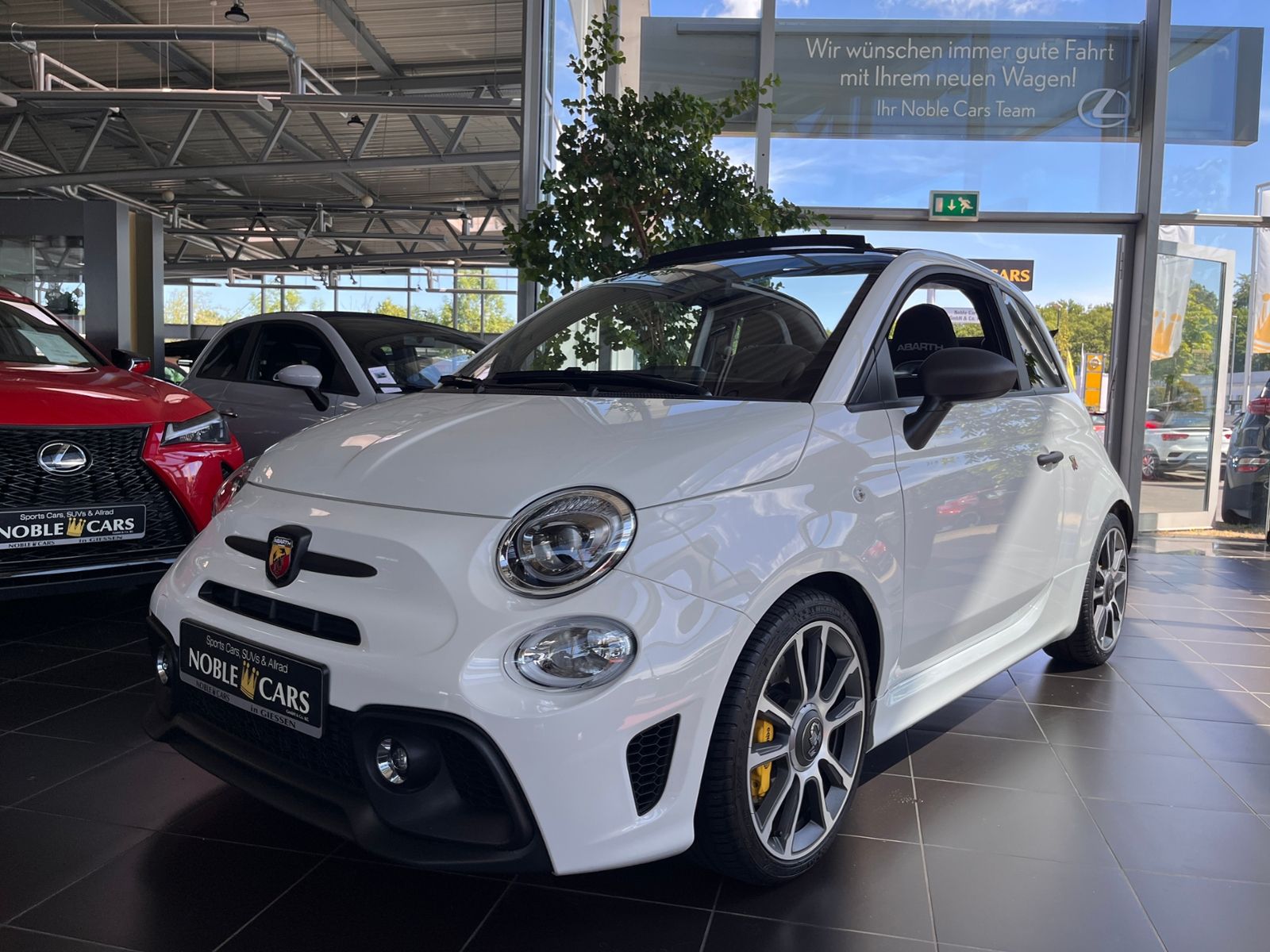 Fahrzeugabbildung Abarth 695C Turismo  LEDER NAV DAB PDC