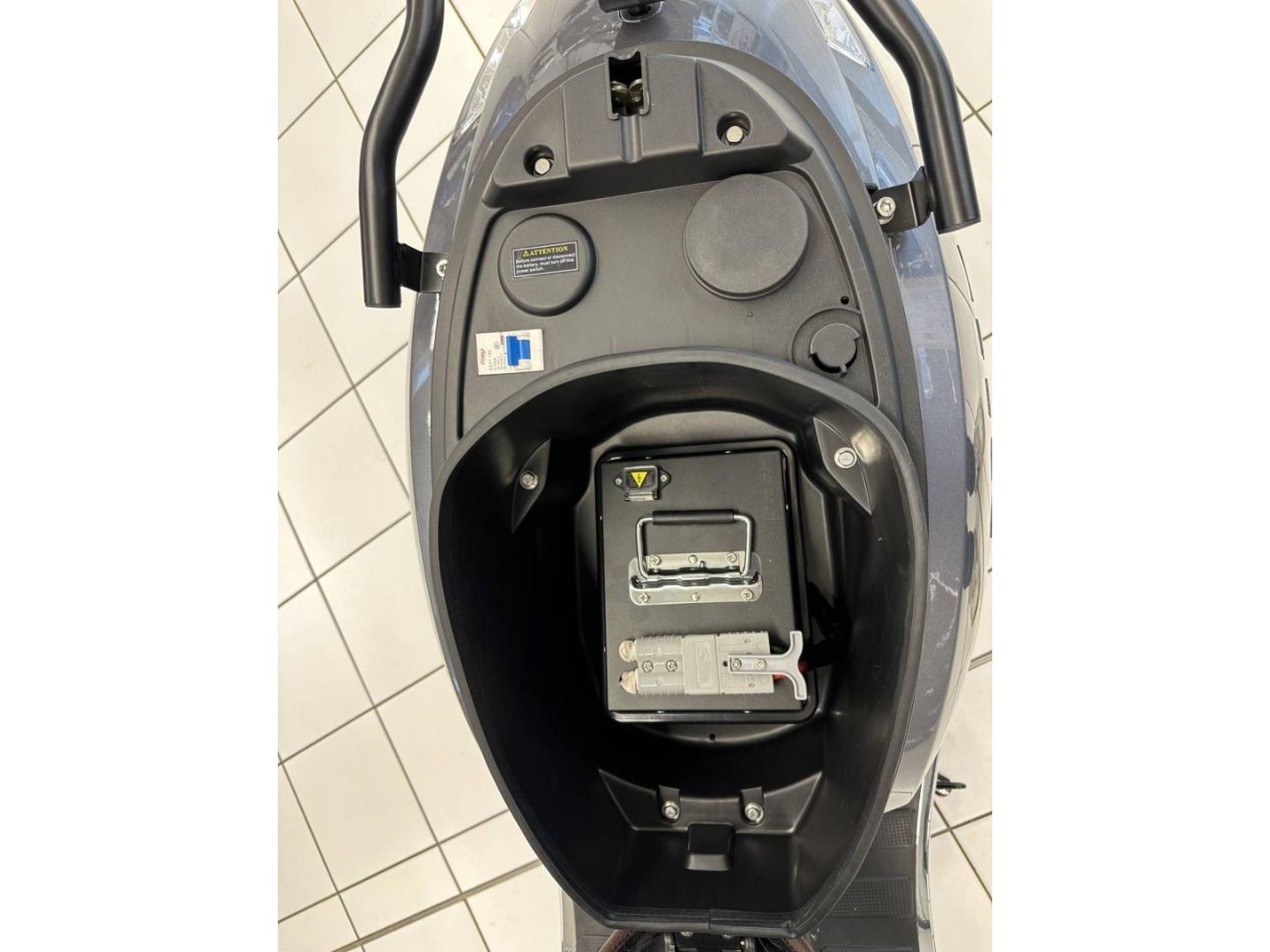 Fahrzeugabbildung DREEMS Moon X Elektroroller 90 km/h