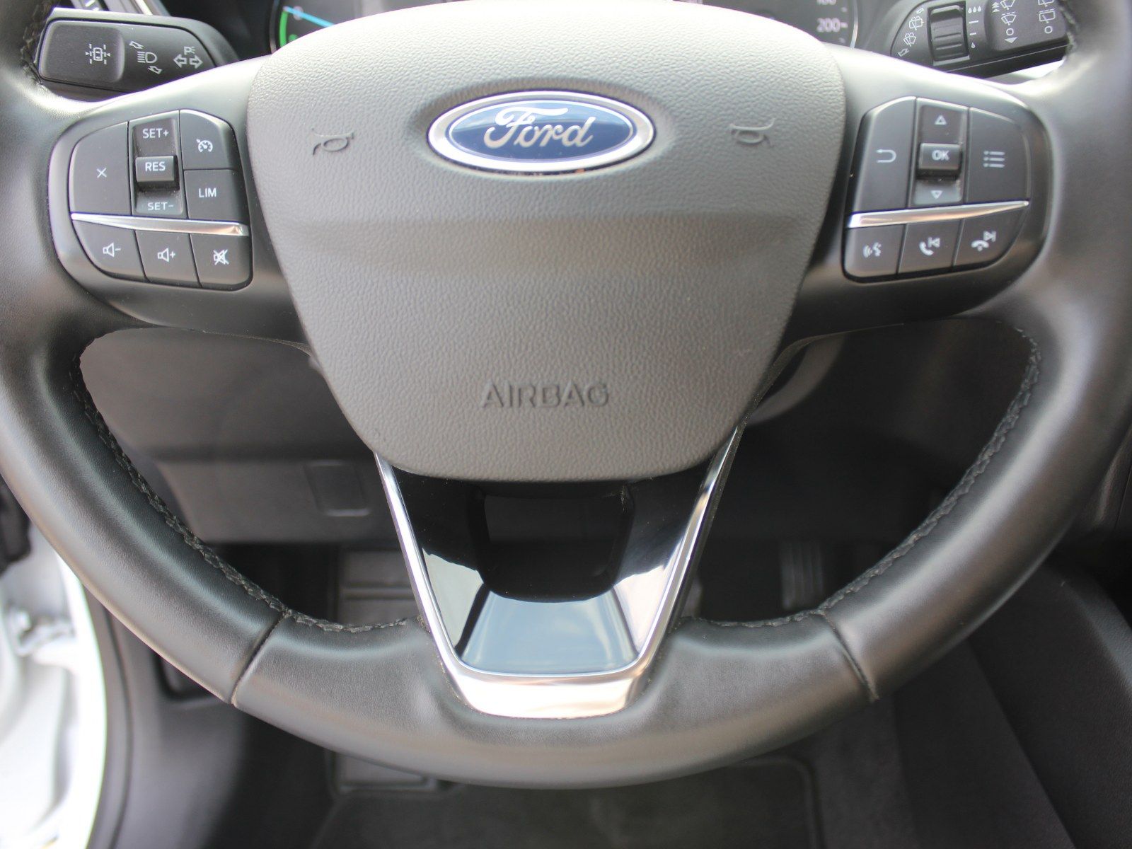 Fahrzeugabbildung Ford Kuga Plug-In Hybrid Cool & Connect 2,5 Duratec