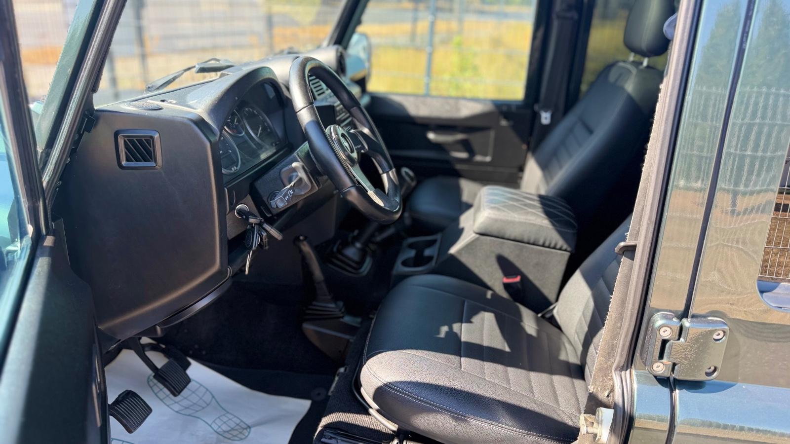 Land Rover Defender 110 Station Wagon 2.4 TD4 | 122 ch | BVM | Sièges sport chauffants | Attelage | Pare-brise chauffant | Jantes alliage