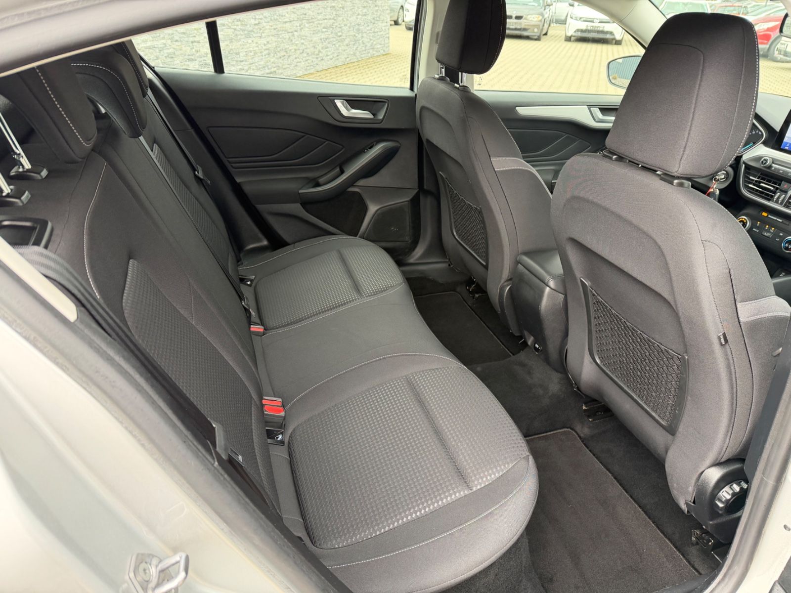 Fahrzeugabbildung Ford Focus Lim. Cool & Connect°Kamera°Navi°LED°1.Hand