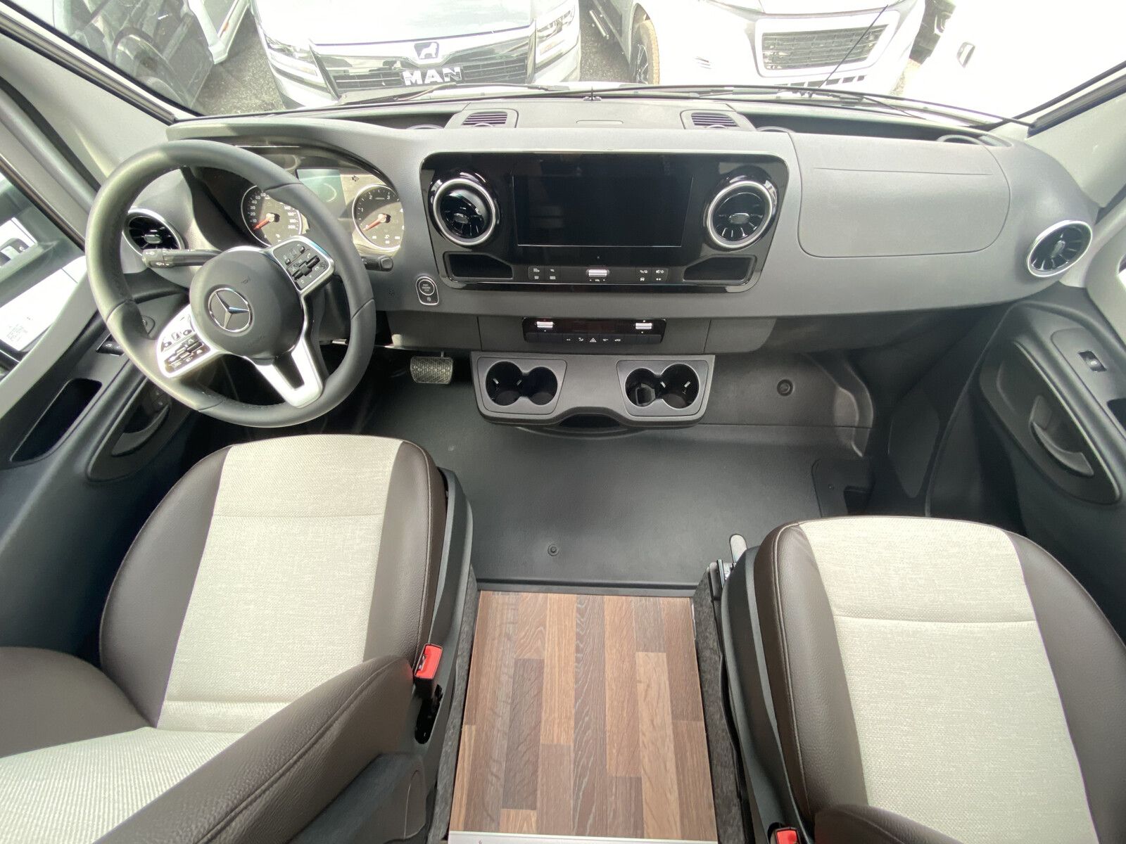 Fahrzeugabbildung Weinsberg CaraCompact MB EDITION PEPPER 640 MEG Automatik