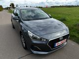 Hyundai i30 cw Trend*KAMERA*SPURHALTEASS*LED* - Hyundai i30 in Halle