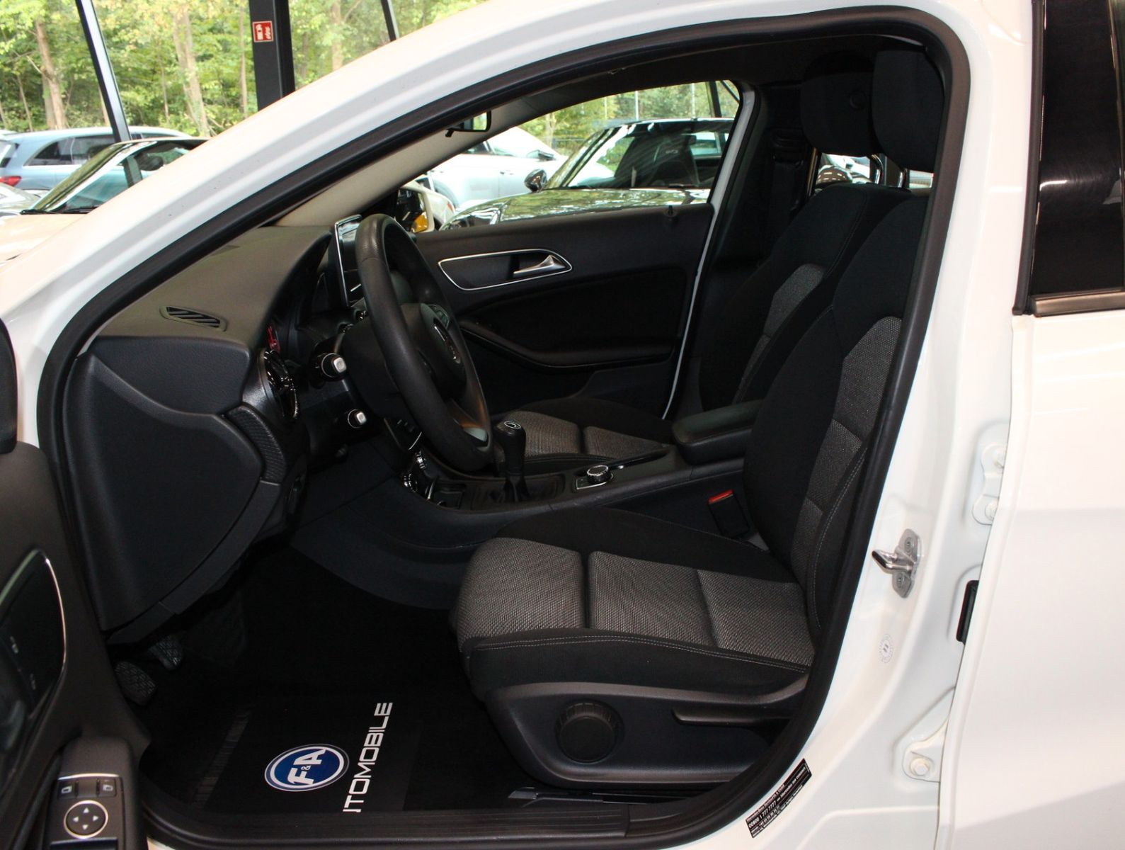 Fahrzeugabbildung Mercedes-Benz A 180 BlueEfficiency 2. Hand*