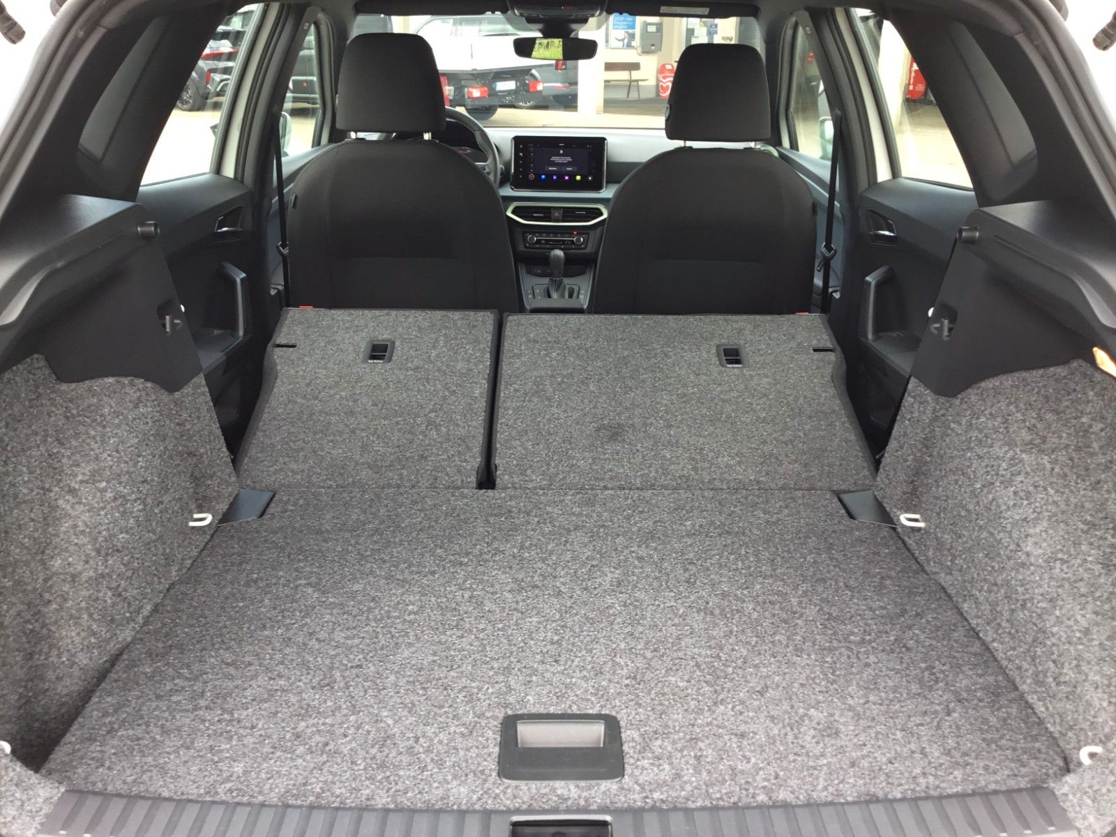 Fahrzeugabbildung SEAT Arona 1.0 TSI Style DSG+AHK+ACC+Navi+Kamera