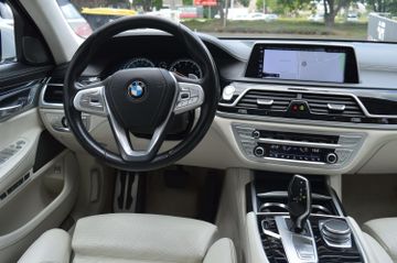 BMW 750 - 9