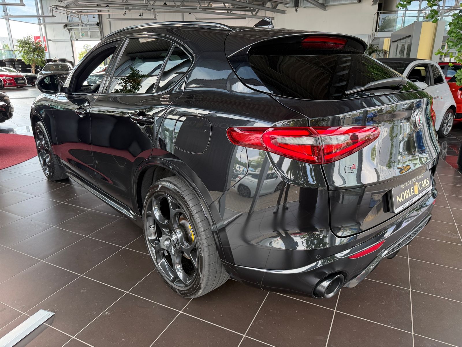Fahrzeugabbildung Alfa Romeo Stelvio Veloce Ti Q4 H/K BI-XEN NAV RFK 21"