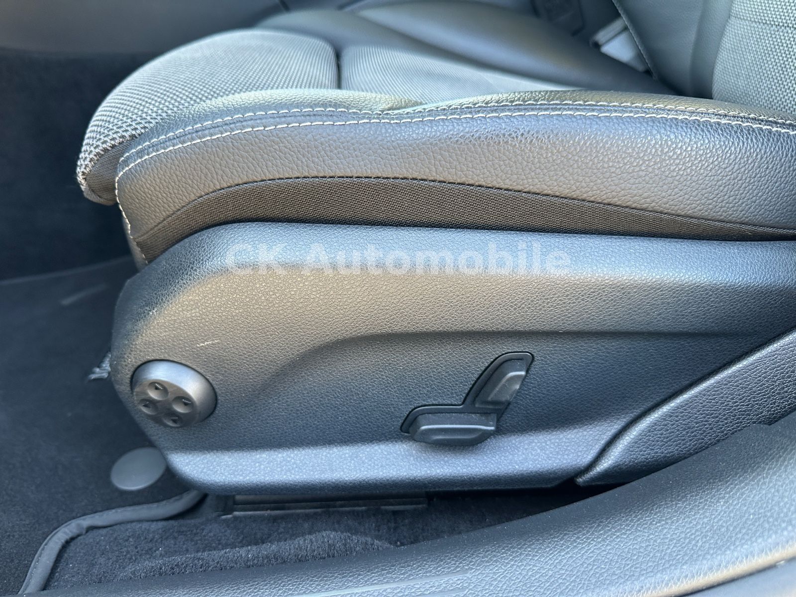 Fahrzeugabbildung Mercedes-Benz C 200 CGI Lim. Avantgarde Autom./Navi/LED/ILS