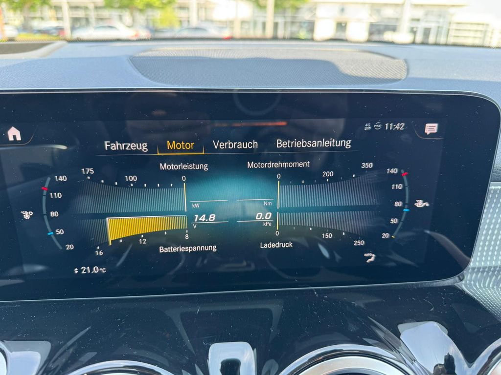 MERCEDES-BENZ GLB 200 38