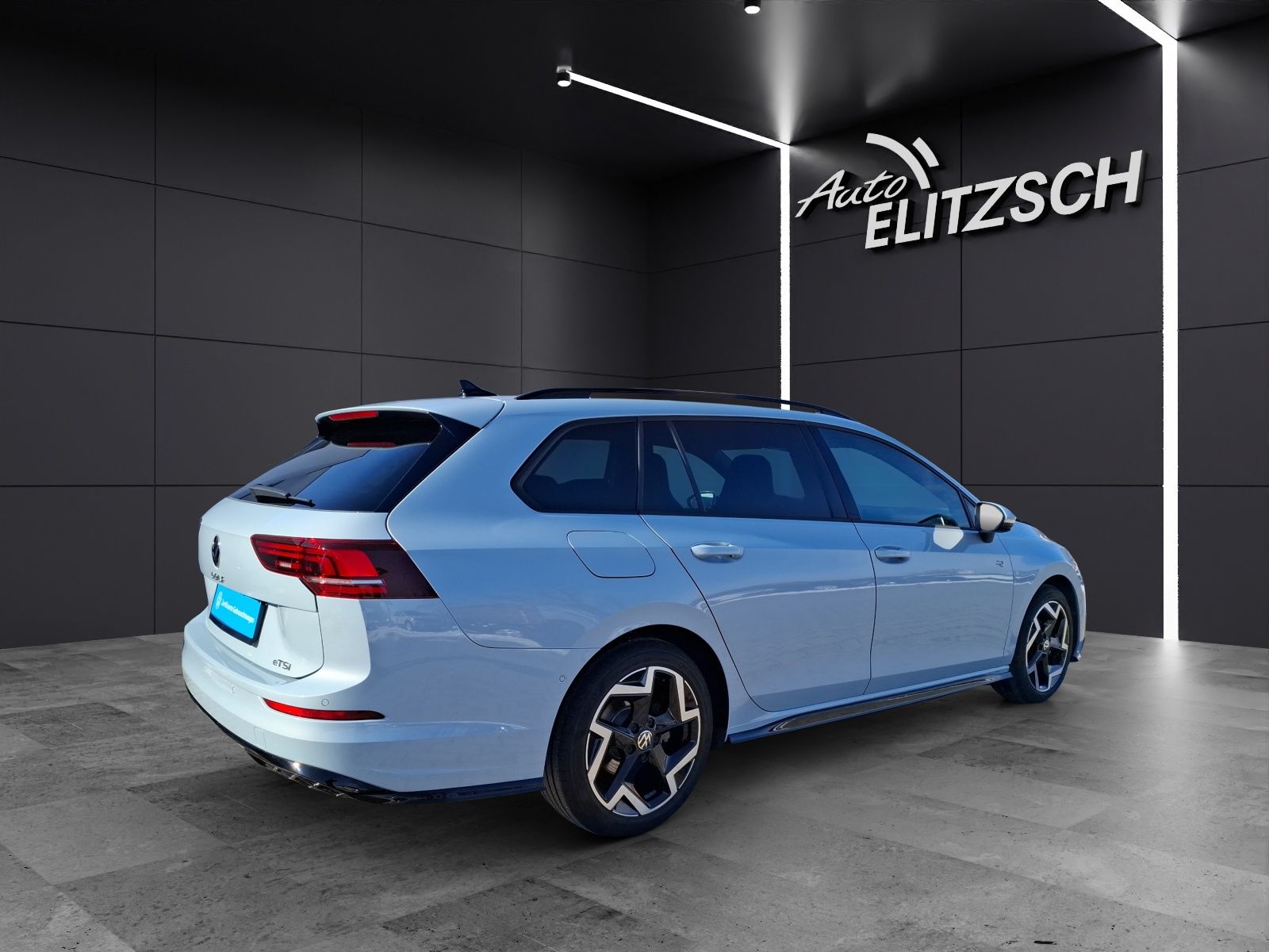 Fahrzeugabbildung Volkswagen Golf VIII Variant eTSI R-Line DSG LED AHK Navi H