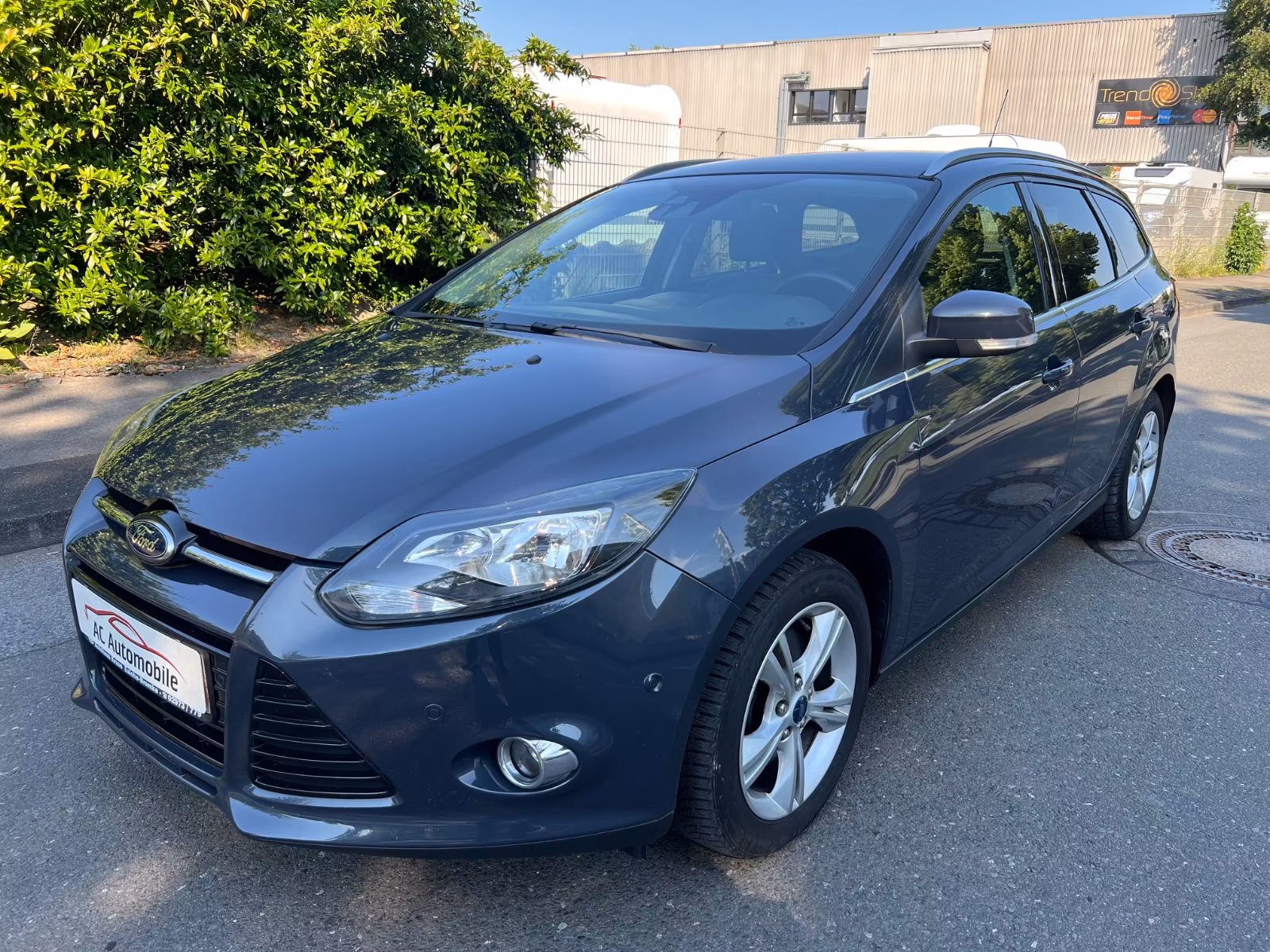 Ford Focus Turnier Titanium*Navi*AHK*Sitzheizung*