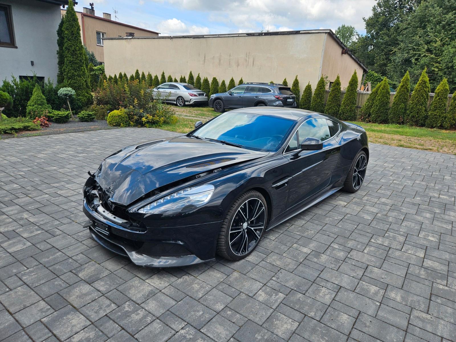 Aston Martin vanquish v12