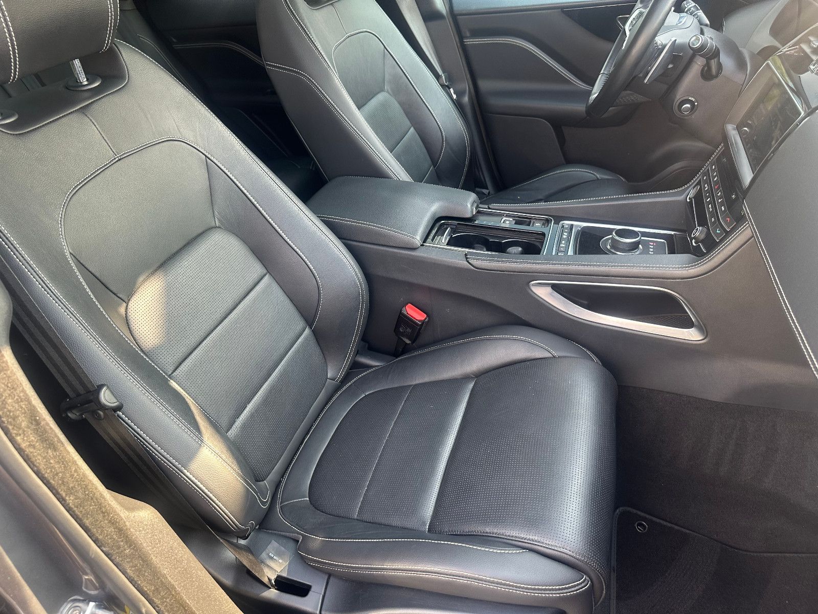 Fahrzeugabbildung Jaguar F-PACE S AWD QUICKSHIFT*22`LM+PANO+HEADUP+KAM*