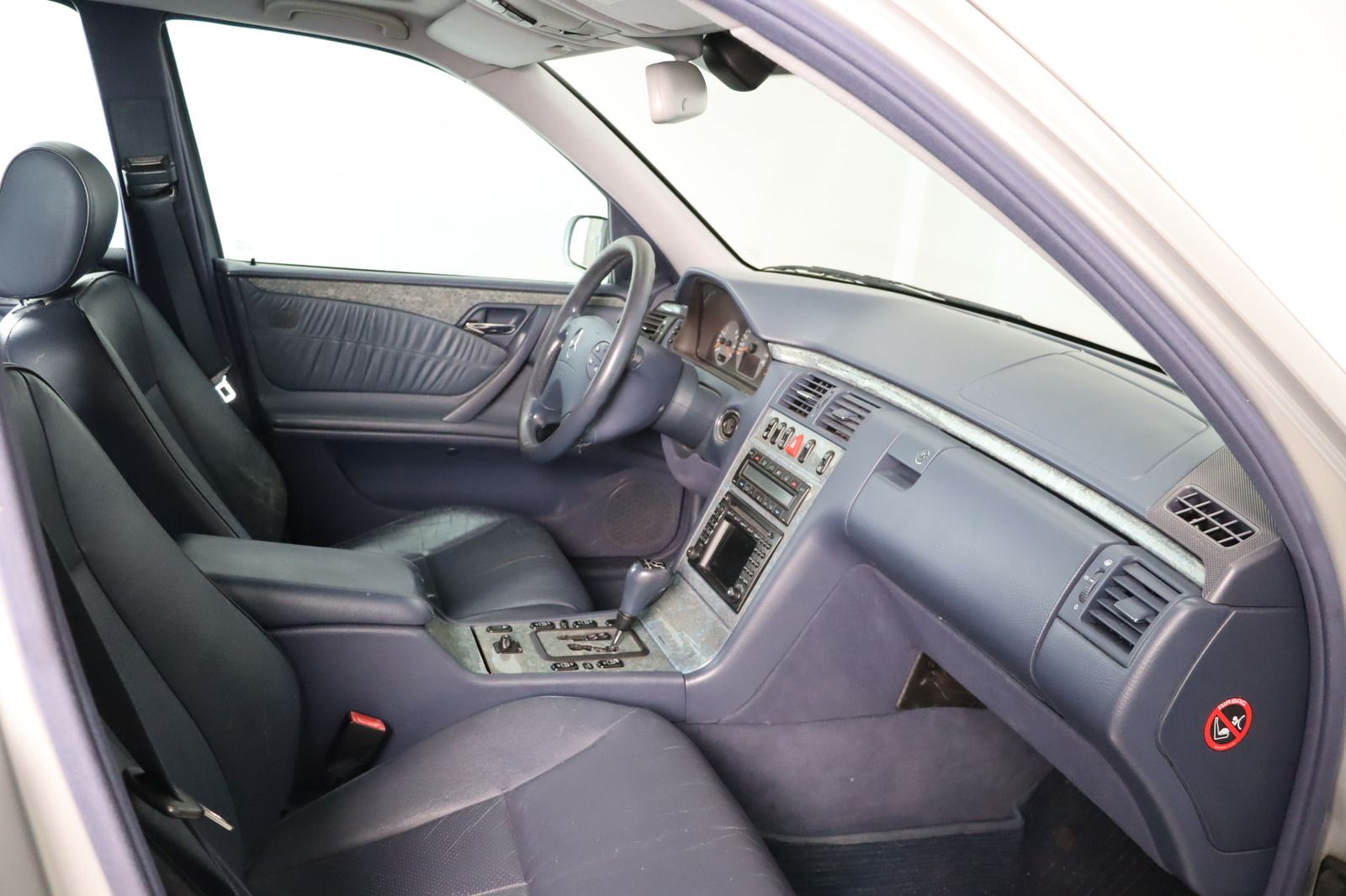Fahrzeugabbildung Mercedes-Benz E 280 T 4MATIC AVANTGARDE * Xenon * HU/AU 01.27