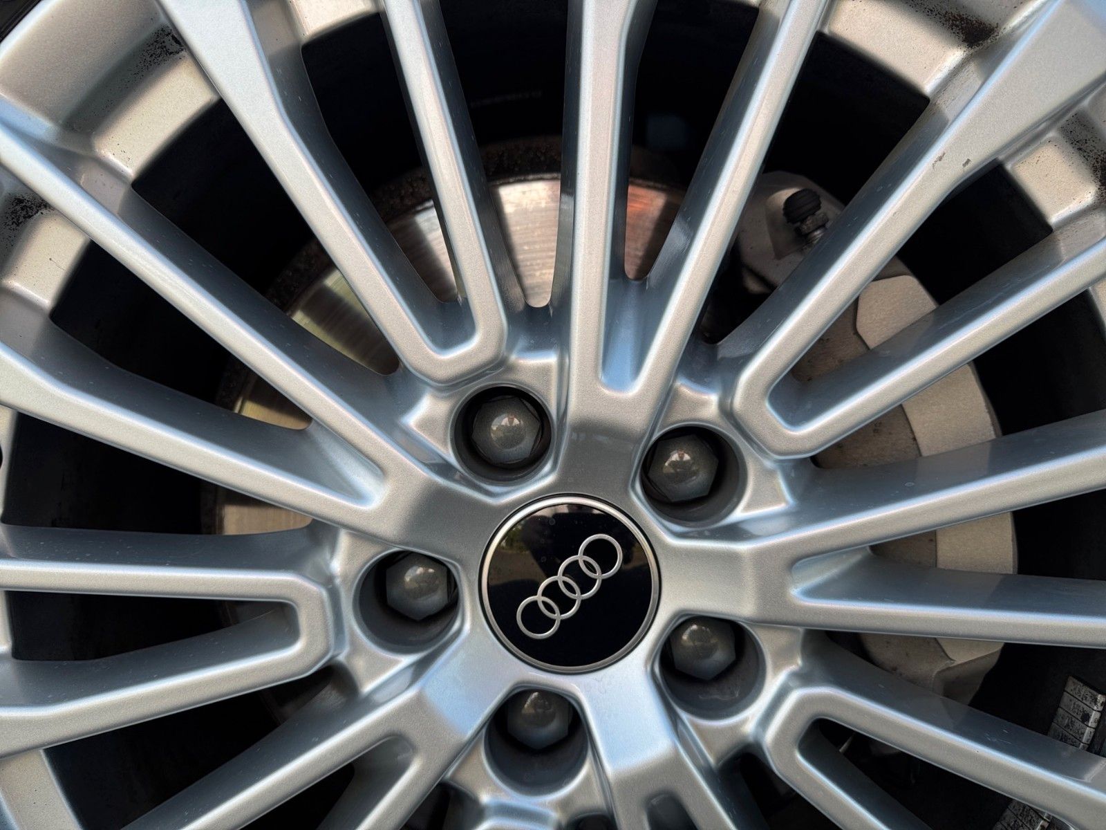 Fahrzeugabbildung Audi A6 Avant Design 40 TDI quattro S tronic