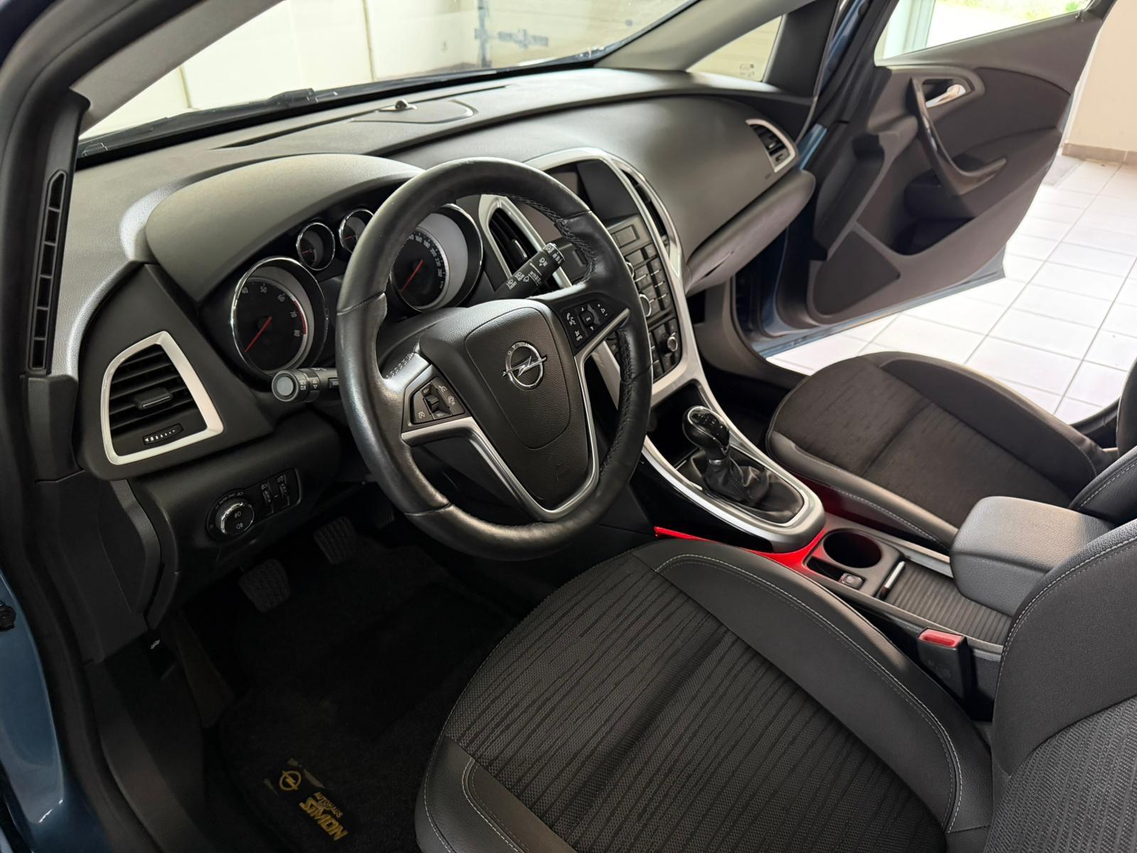 Opel Astra 2015 — photo 14