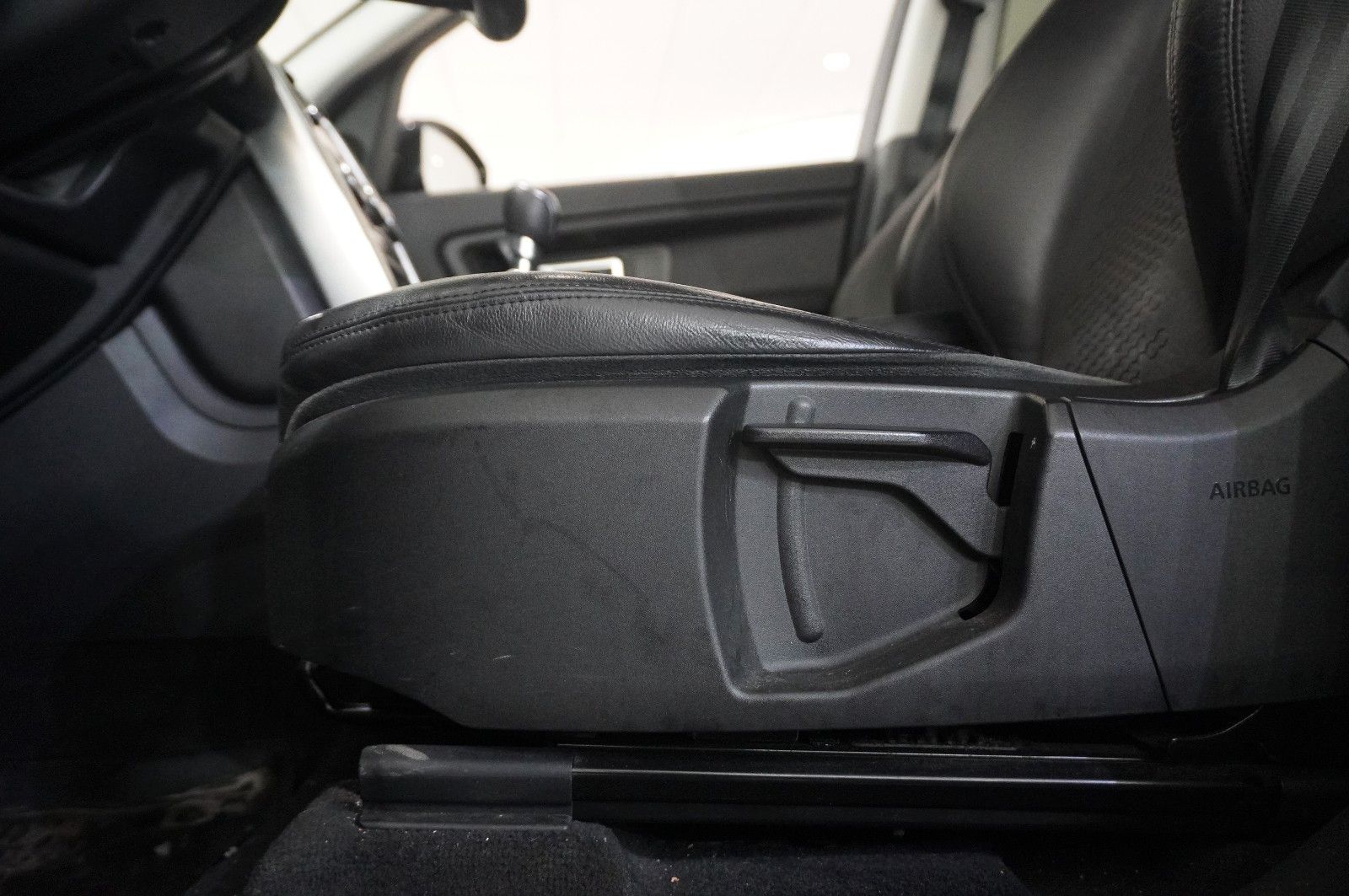 Fahrzeugabbildung Land Rover Discovery Sport 2.0D PURE NAVI/LED/SHZ/PDC/SPORT