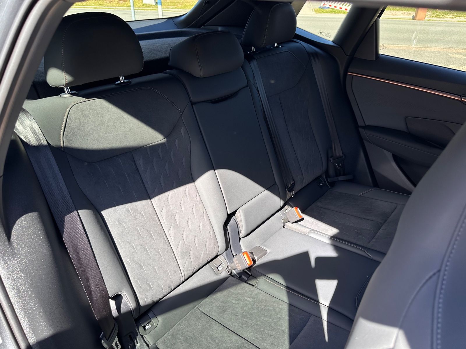 Fahrzeugabbildung CUPRA Terramar 1.5 eTSI DSG ACC/Navi/Sound/Memory/360°