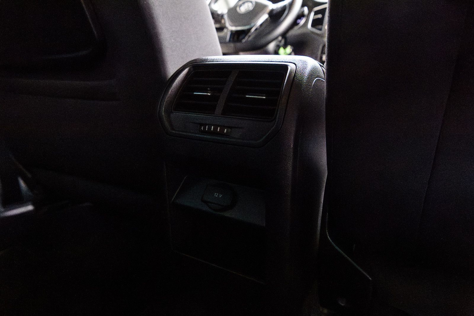 Fahrzeugabbildung Volkswagen Golf Sportsvan+LED+AHK+GJR+SHZ+NAVI+KAMERA