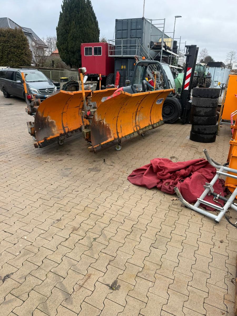 Andere 2 Stück Schnee Schilde je 1800,00€