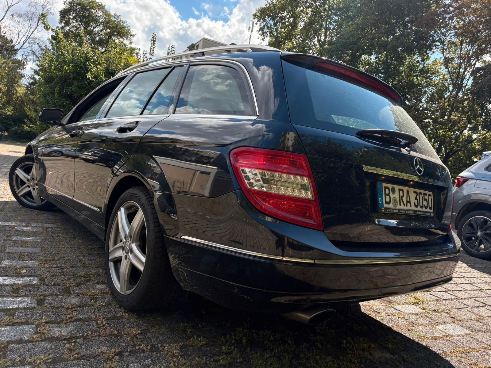 Mercedes-Benz C220 2010 — interior
