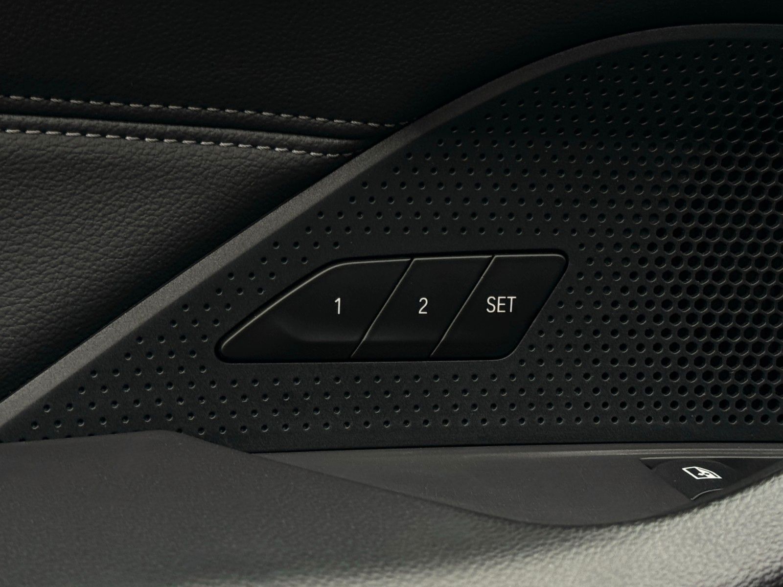 Fahrzeugabbildung BMW 420i G22 Coupé M Sport Leder Memory Kamera ACC