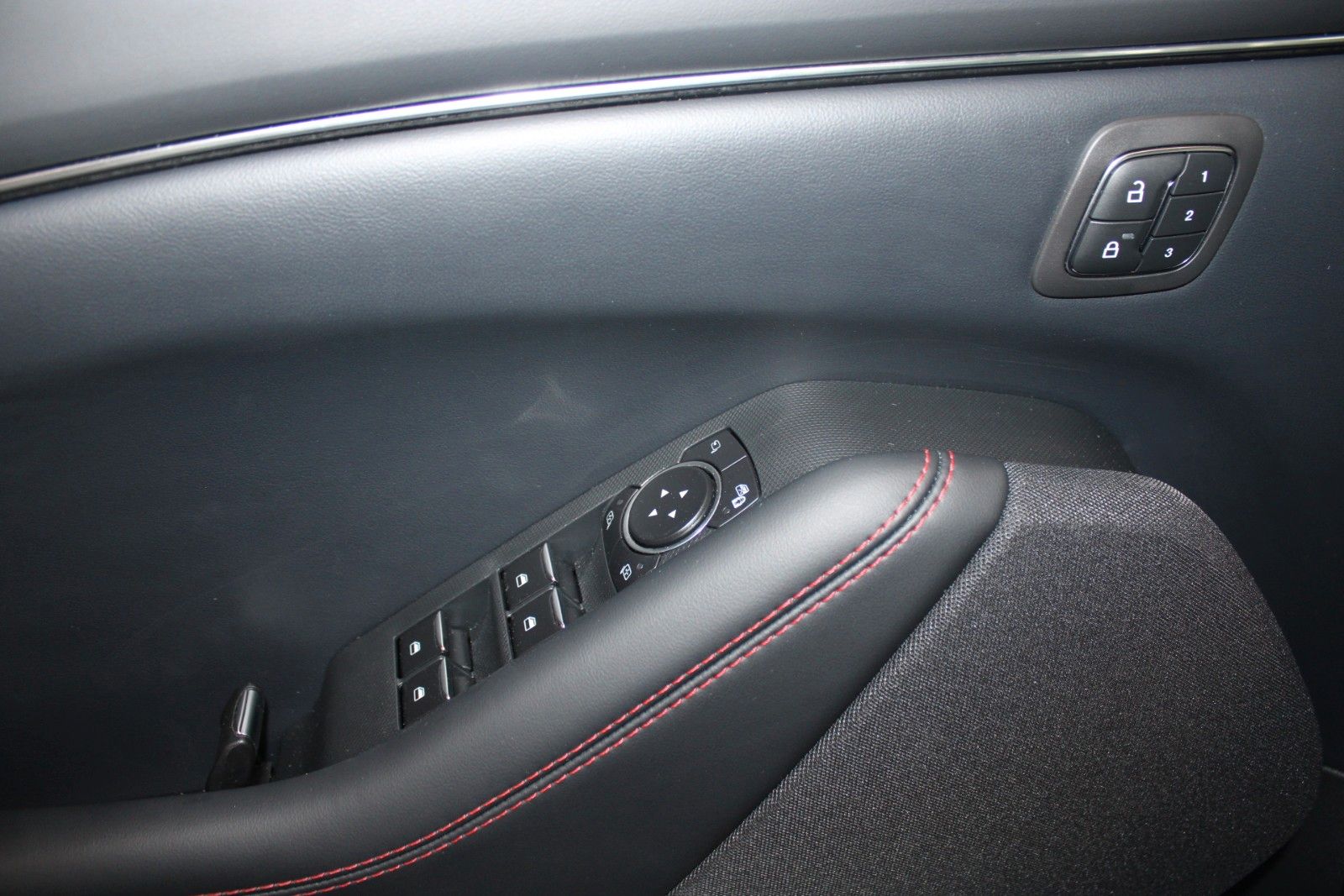 Fahrzeugabbildung Ford Mustang Mach-E AWD Matrix-LED ACC NAVI LEDER CAM