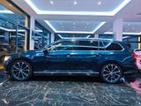 Volkswagen Passat Variant Highline 4Motion R-LINE DIGITAL - Volkswagen Passat Variant: Blau, Motion