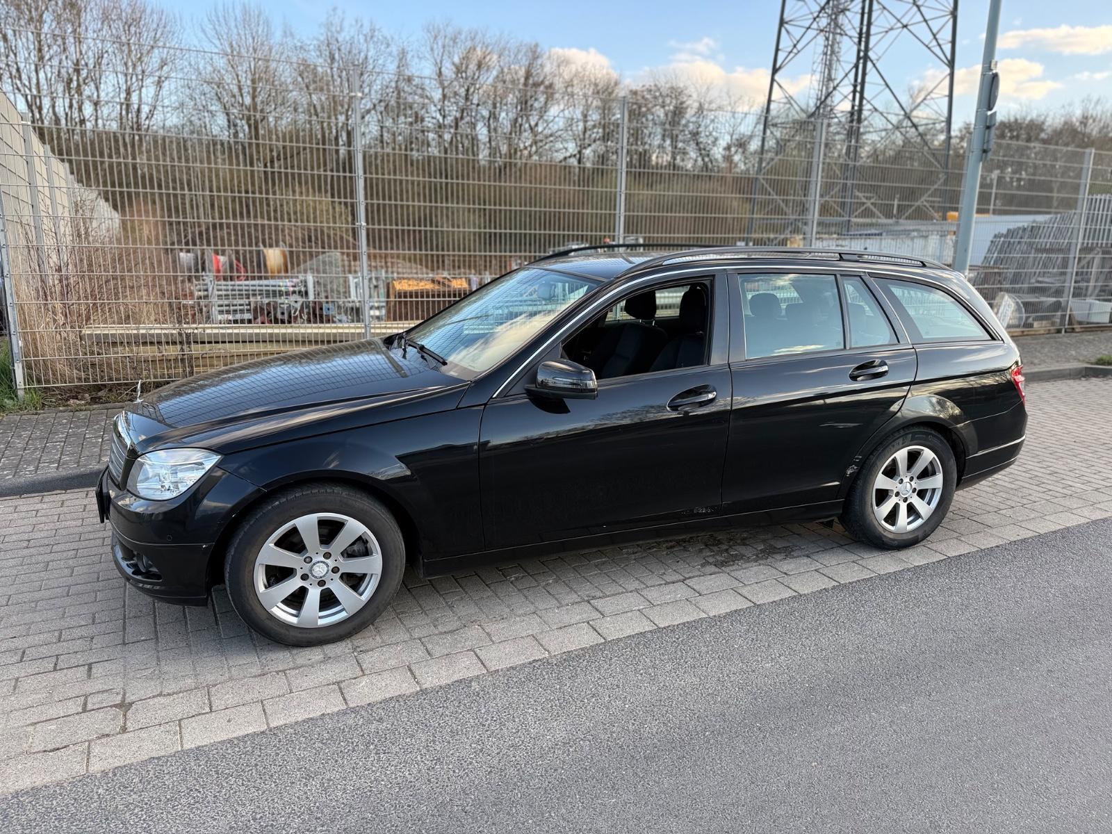 Mercedes-Benz C180 2009 — rear view