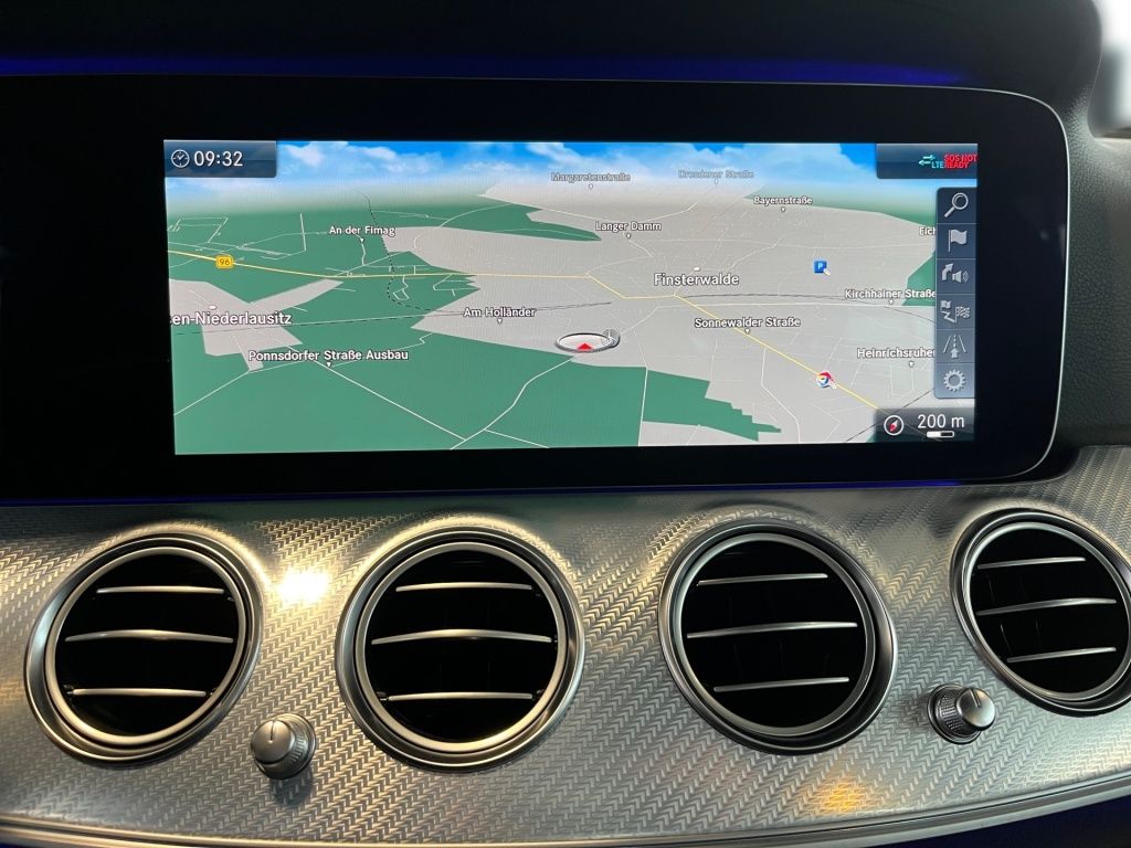 Fahrzeugabbildung Mercedes-Benz E 450 4M Avantg. AHK SDHZ ACC LED Schiebe. 360°