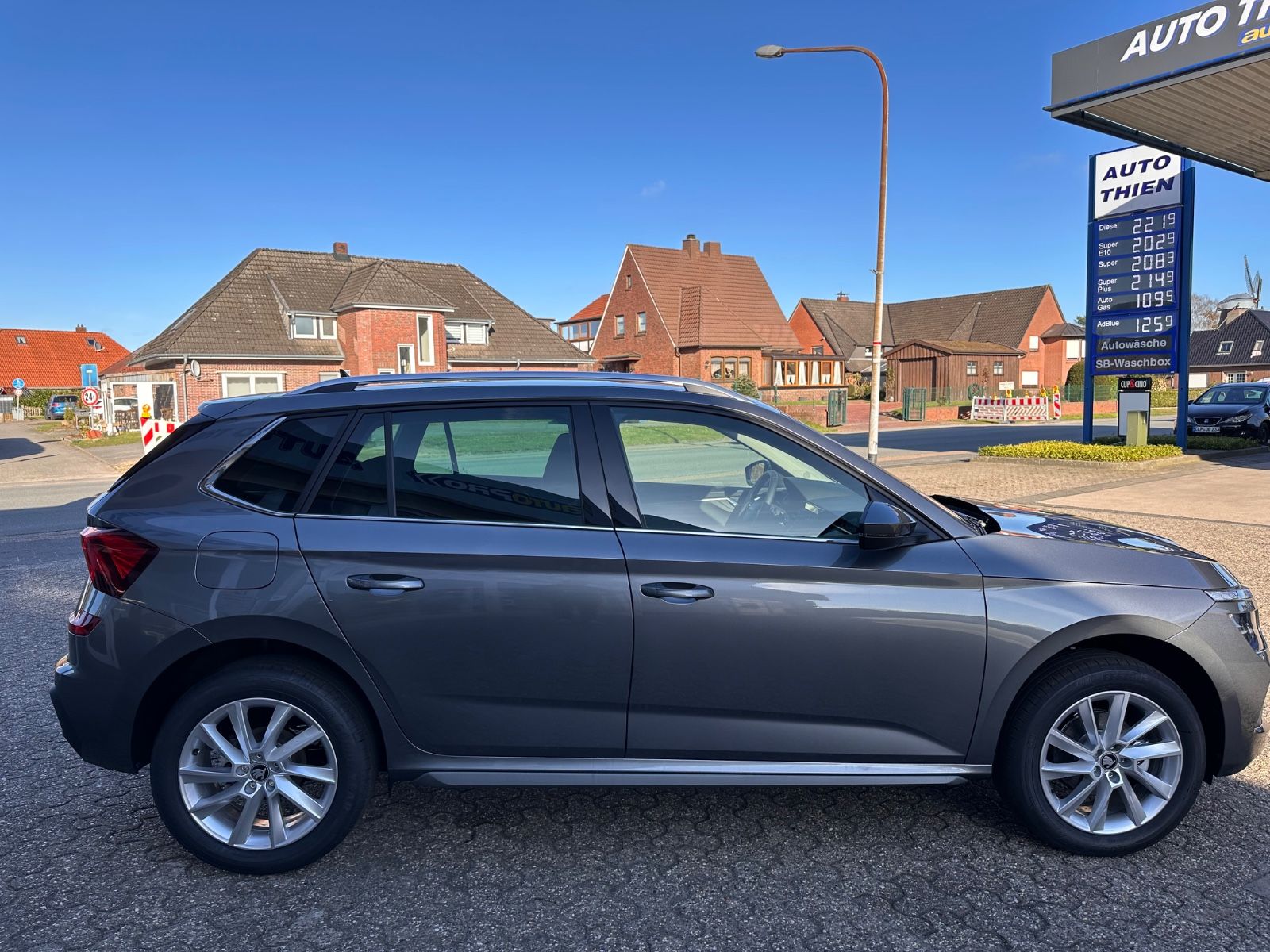 Fahrzeugabbildung SKODA Kamiq Selection 1.0 TSI DSG ACC/LED/PDC/eHeck