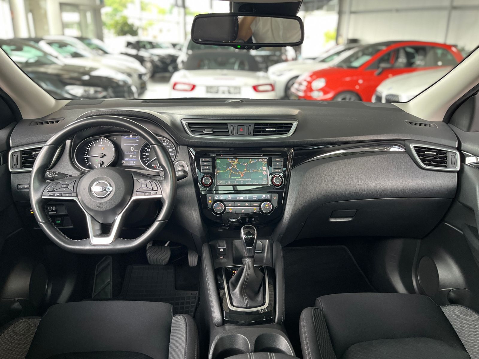 Fahrzeugabbildung Nissan Qashqai Zama AHK PANO NAV RFK SHZ