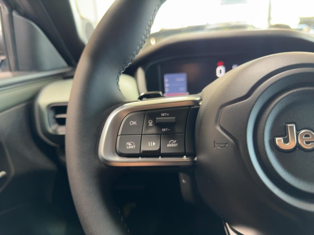 Fahrzeugabbildung Jeep Avenger 4xe Overland MATRIX NAVI 360-GRAD WINTER
