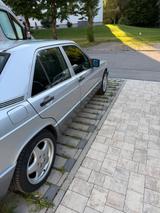Mercedes-Benz 190E 1.8 H-Kennzeichen 06.2028  - Mercedes-Benz 190 mit Benzin-Antrieb: Limousine, Automatik