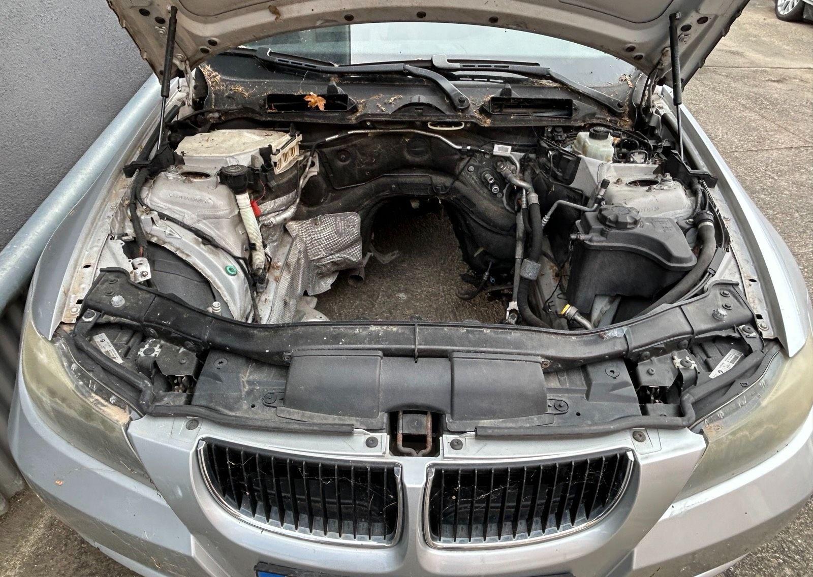 BMW 320 2008 — interior