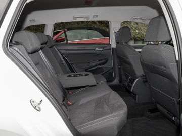 Volkswagen Golf - 6