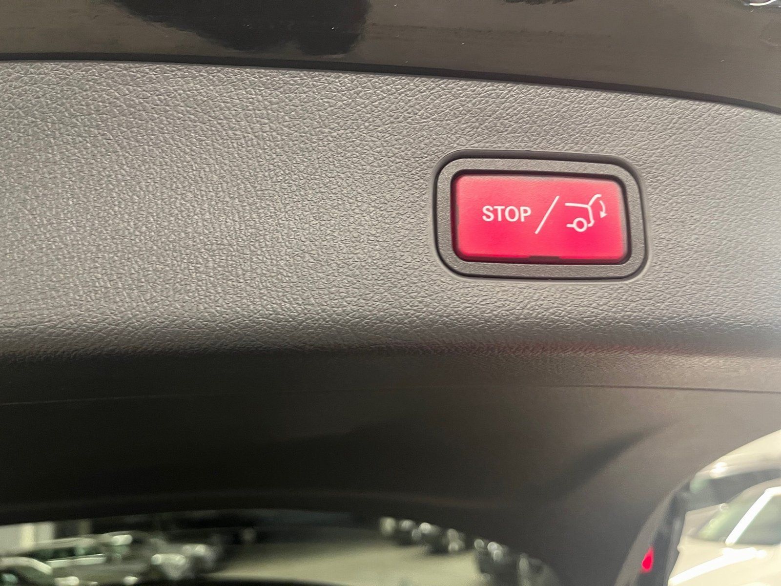 Fahrzeugabbildung Mercedes-Benz GLC 200 4M AMG*AHK*Distro*360°*Pano*Night*LED*