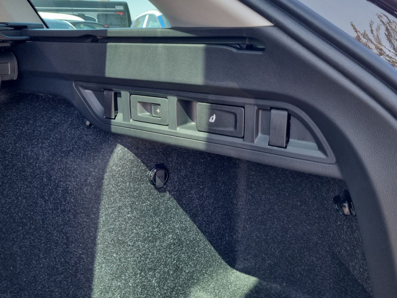 Fahrzeugabbildung SKODA Octavia Combi 2.0 TDI Tour PANO AHK Canton 18"