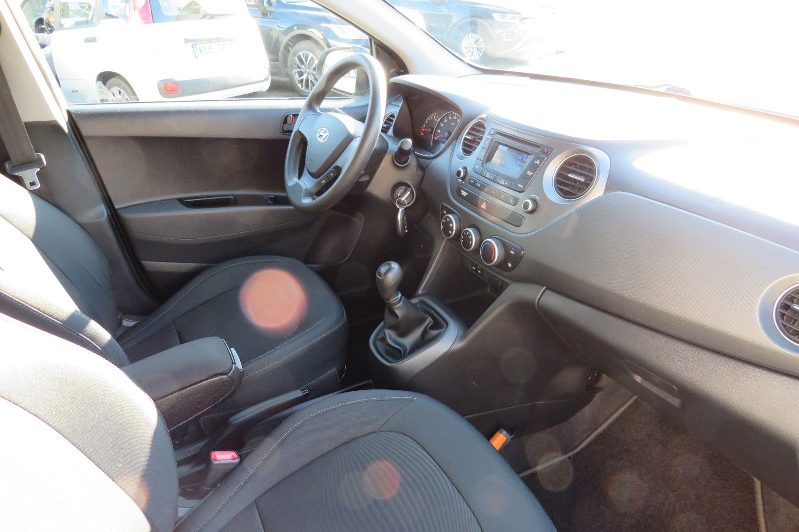 Fahrzeugabbildung Hyundai i10 4-TÜREN KLIMA PDC ALU SCHECKHEFT